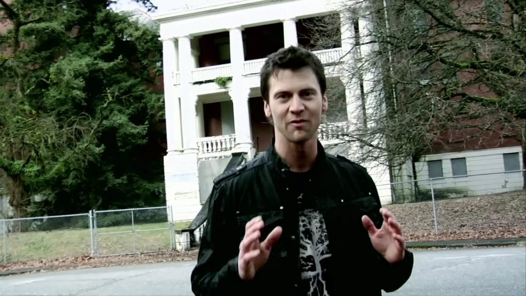 A screenshot from found footage horror movie Grave Encounters (2011)