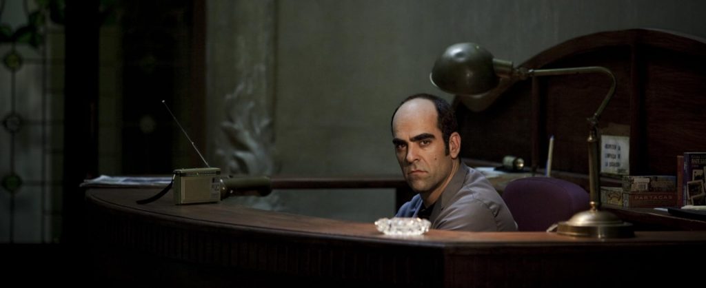 A screenshot from horror movie Sleep Tight (2011)