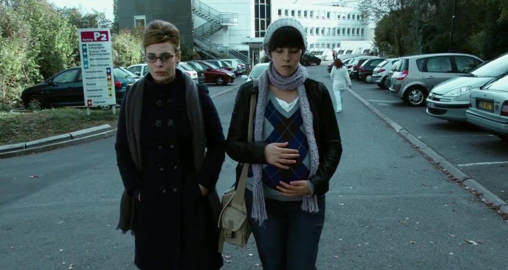 A screenshot from New French Extremity movie Inside (2007)