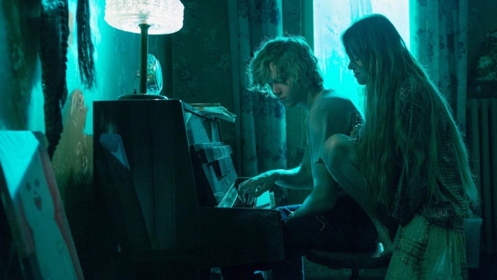 A screenshot from romantic horror movie The Lure (2015)
