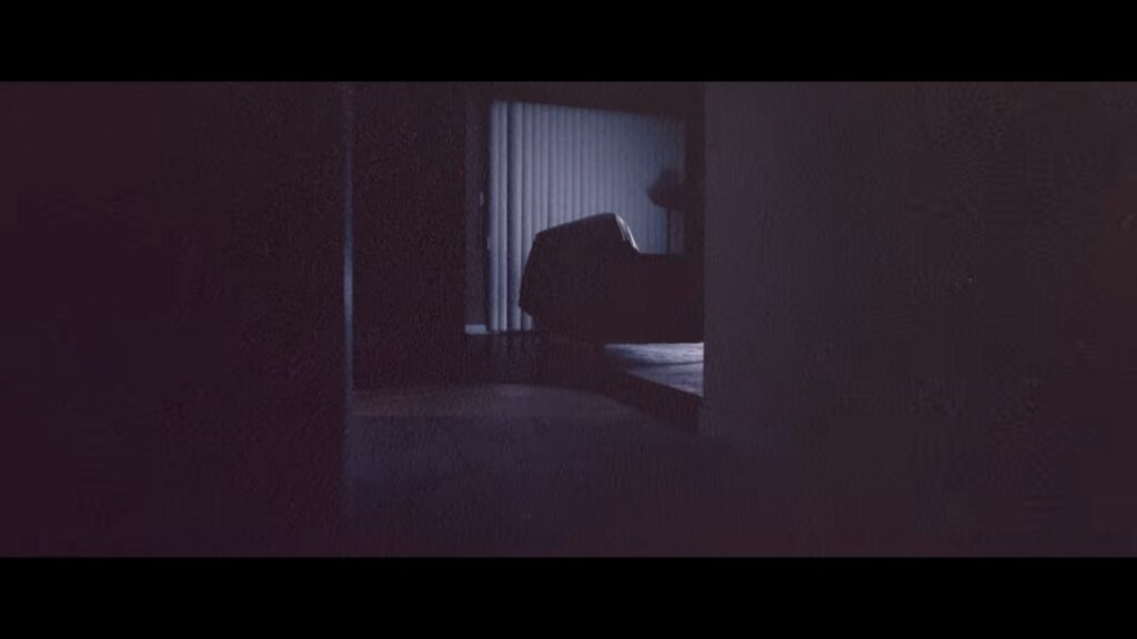 Skinamarink (2022): A grainy, dark, and unsettling view of a domestic hallway at night, perfectly mimicking a claustrophobic backrooms level.